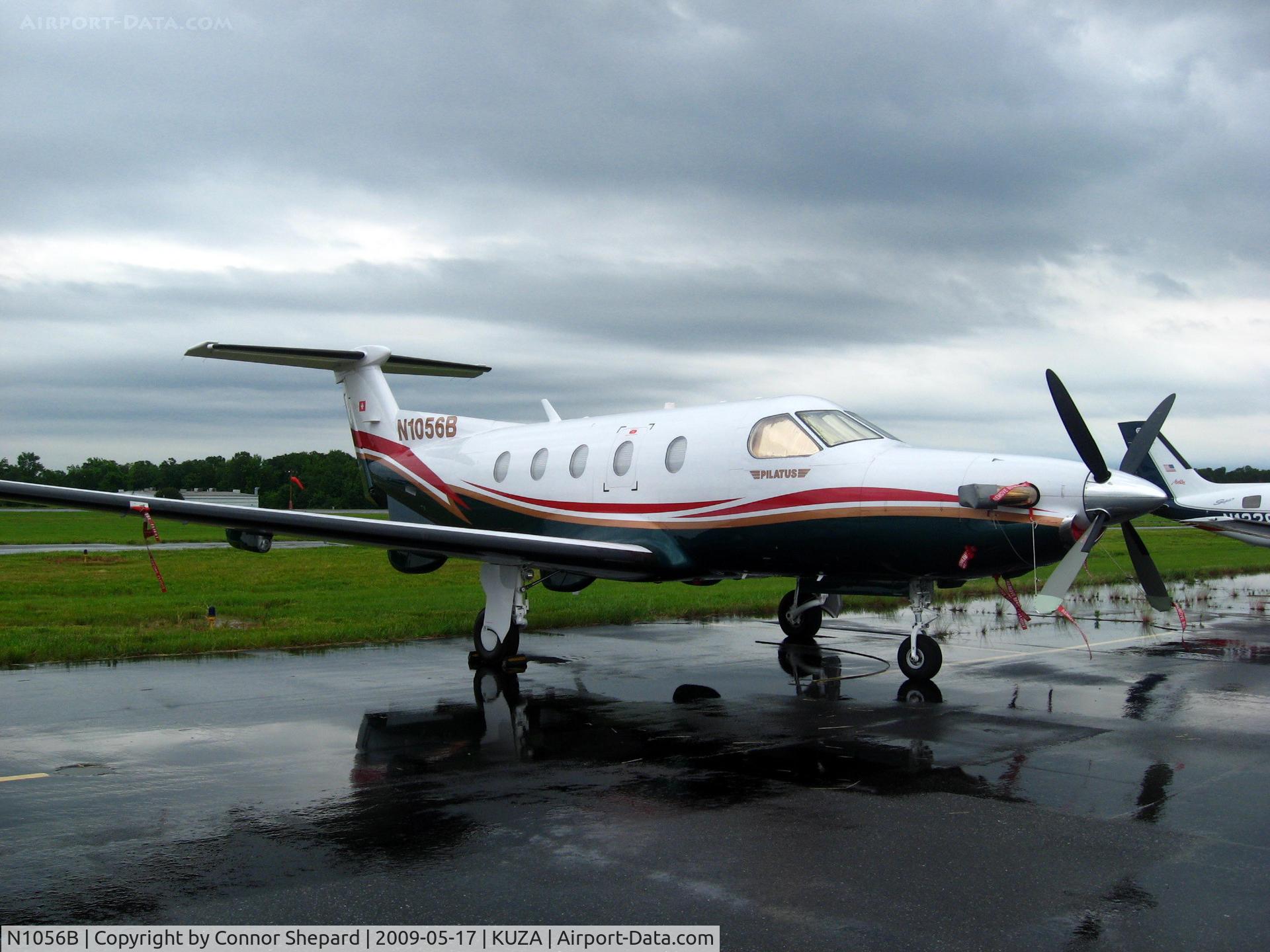 N1056B, 2003 Pilatus PC-12/45 C/N 499, PC-12 on ramp