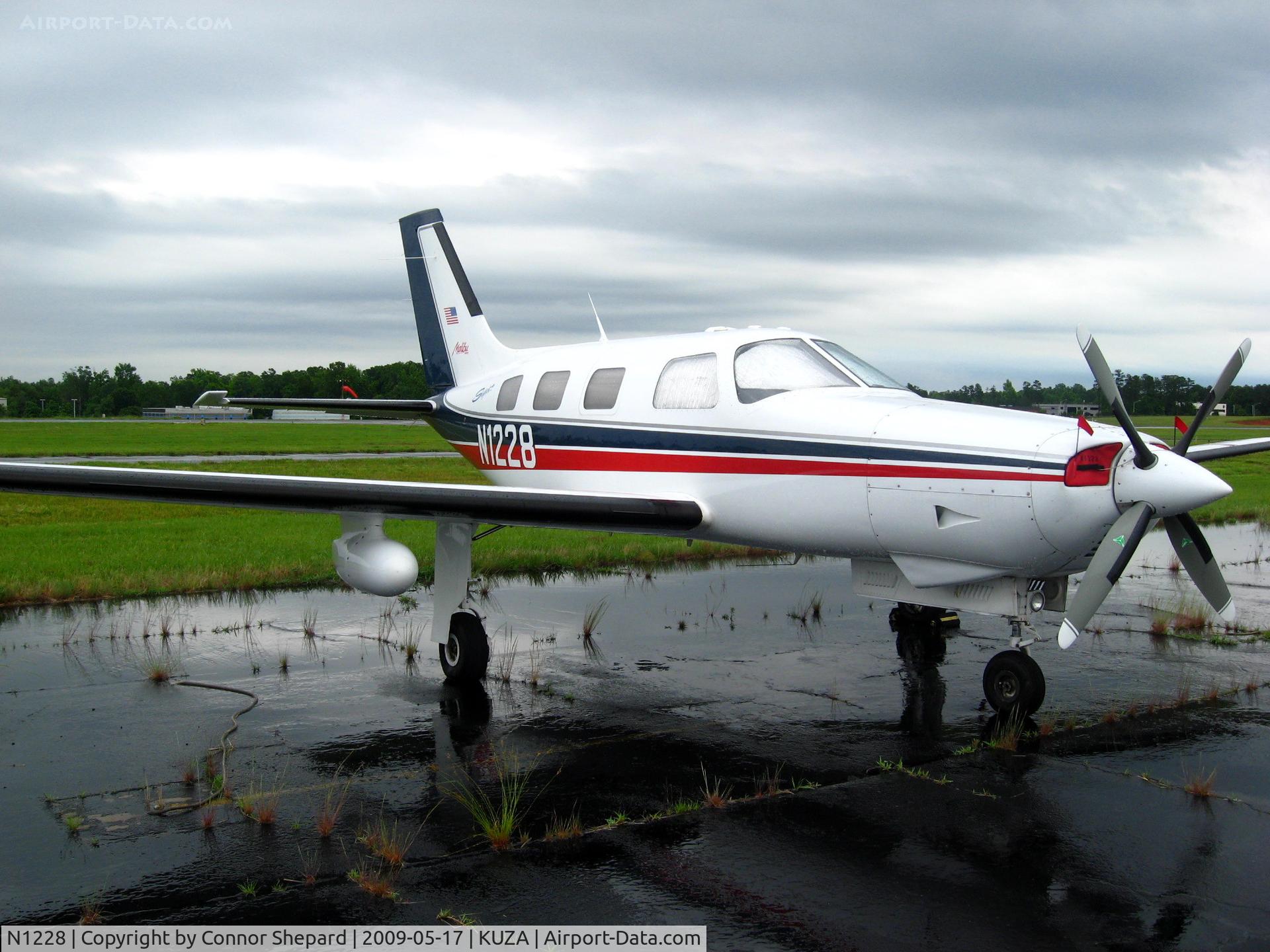N1228, 1987 Piper PA-46-310P Malibu C/N 46-08092, Piper on ramp