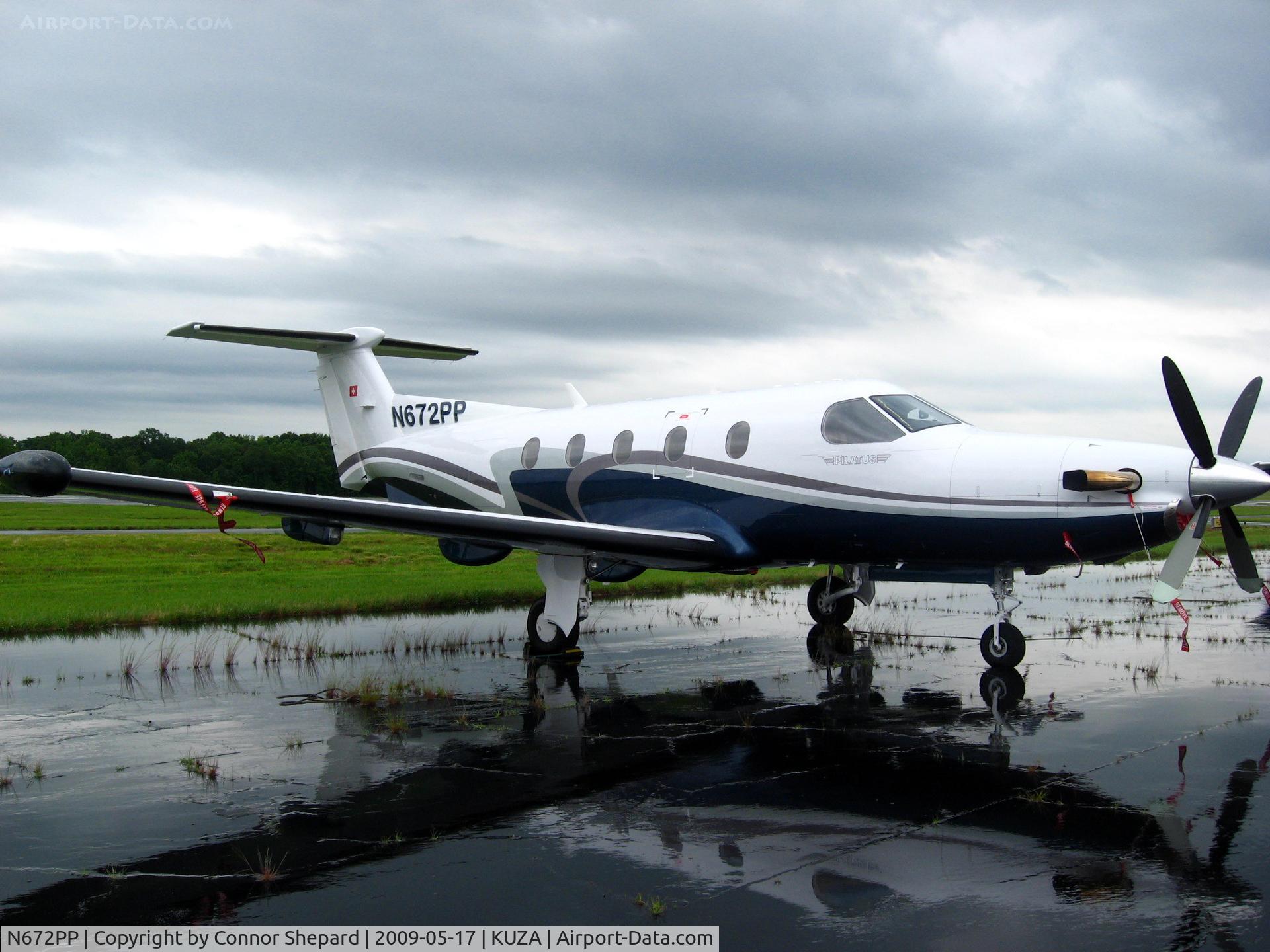N672PP, 2005 Pilatus PC-12/45 C/N 672, PC-12 on ramp