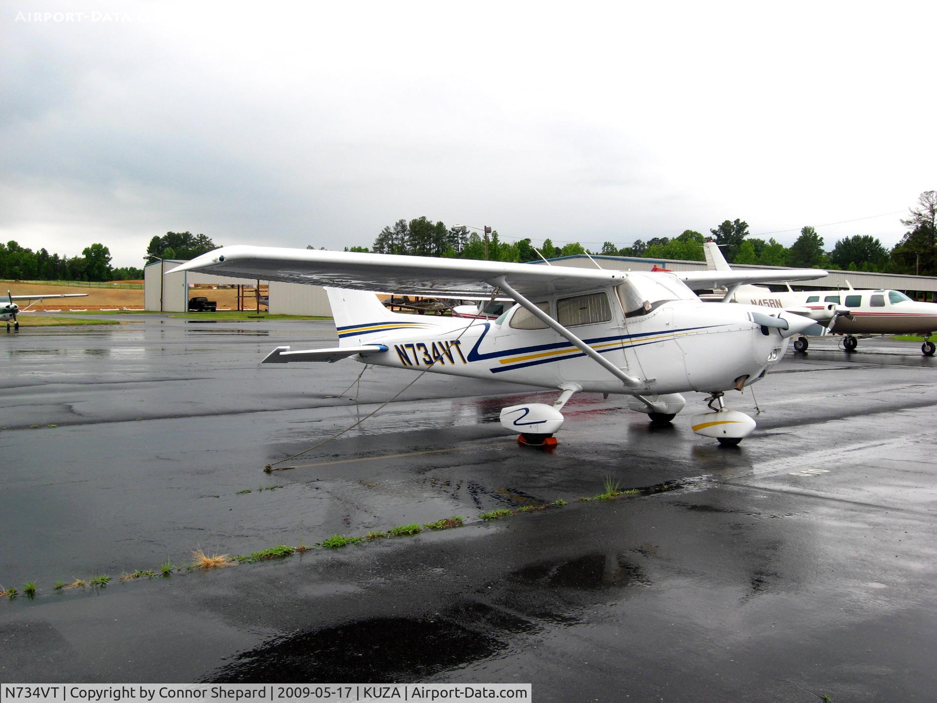 N734VT, 1977 Cessna 172N C/N 17269155, C172 on ramp