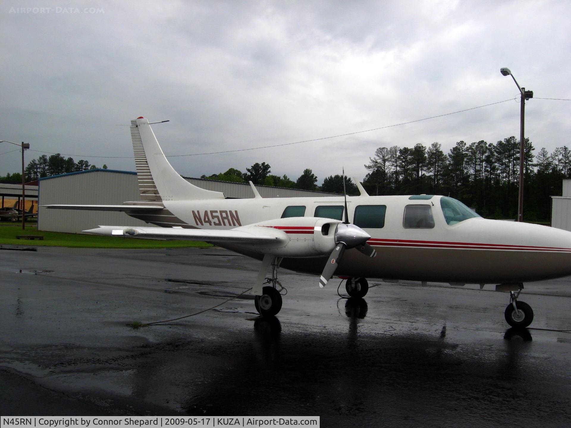 N45RN, 1970 Smith AEROSTAR 601 C/N 61-0056-105, Aerostar on ramp