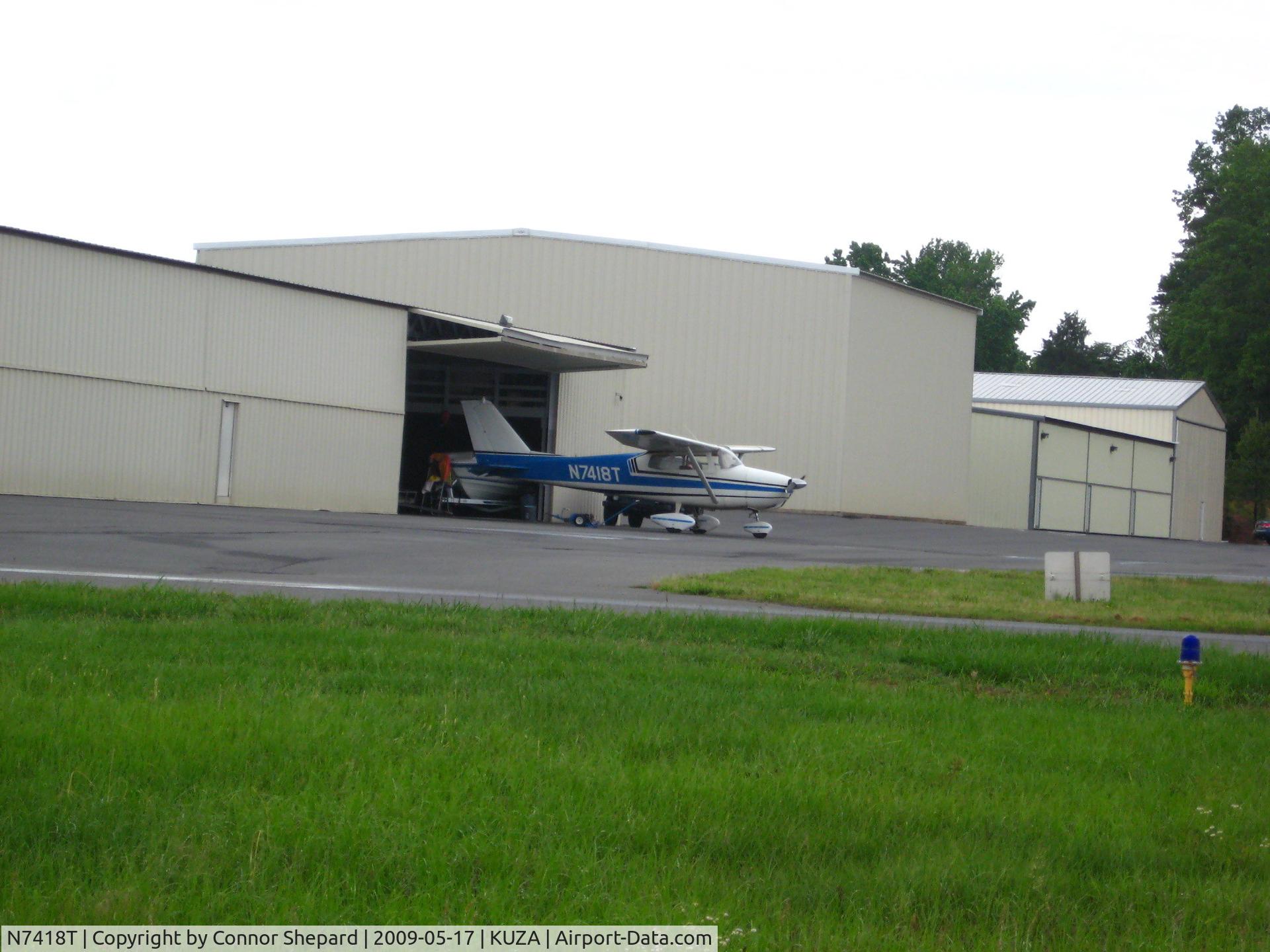 N7418T, 1959 Cessna 172A C/N 47018, C172 on ramp