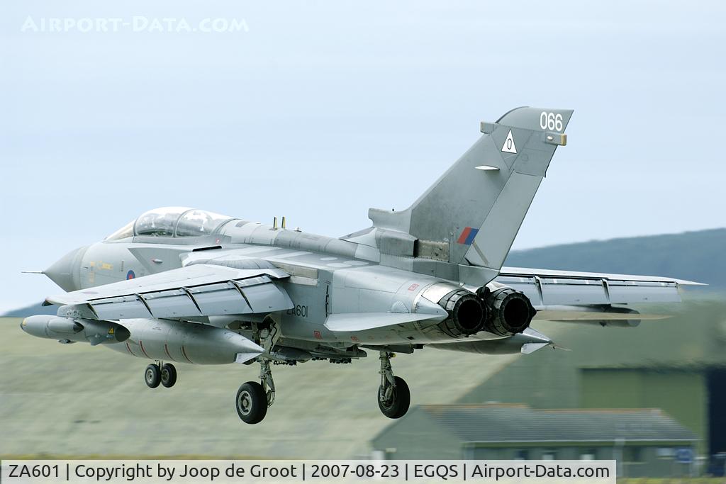 ZA601, 1982 Panavia Tornado GR.4 C/N 124/BS040/3065, light and dark grey patches
