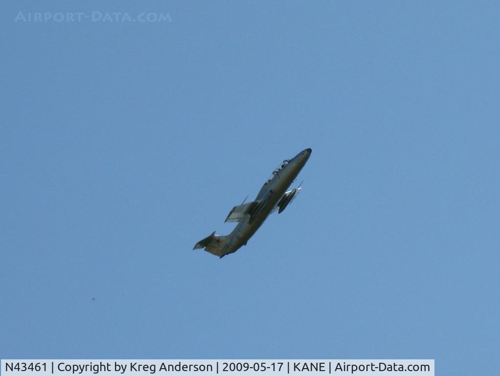 N43461, 1965 Aero L-29 Delfin C/N 591636, 2009 Blaine Aviation Weekend. 75 degree angle?!?