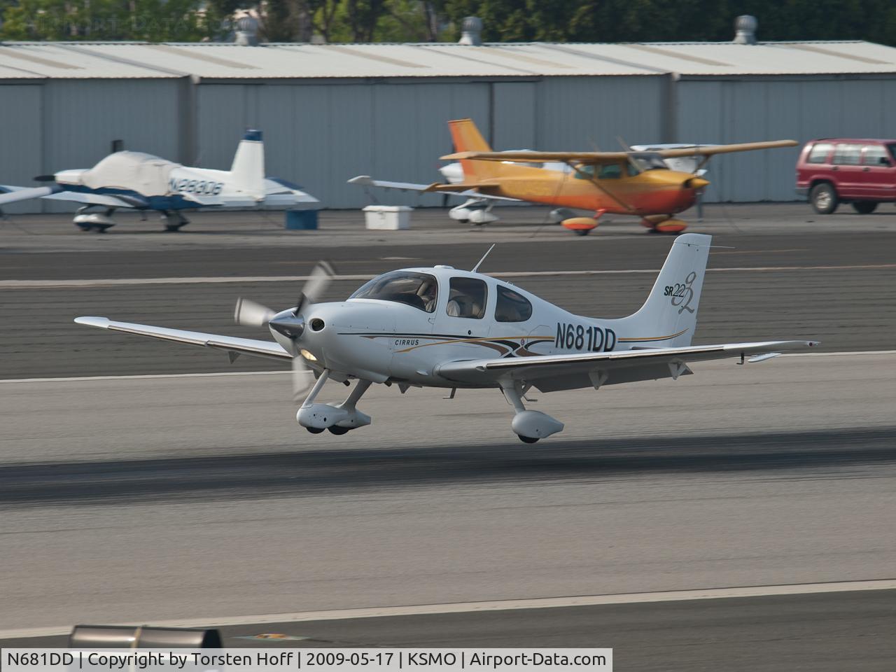 N681DD, 2005 Cirrus SR22 C/N 1284, N681DD arriving on RWY 21