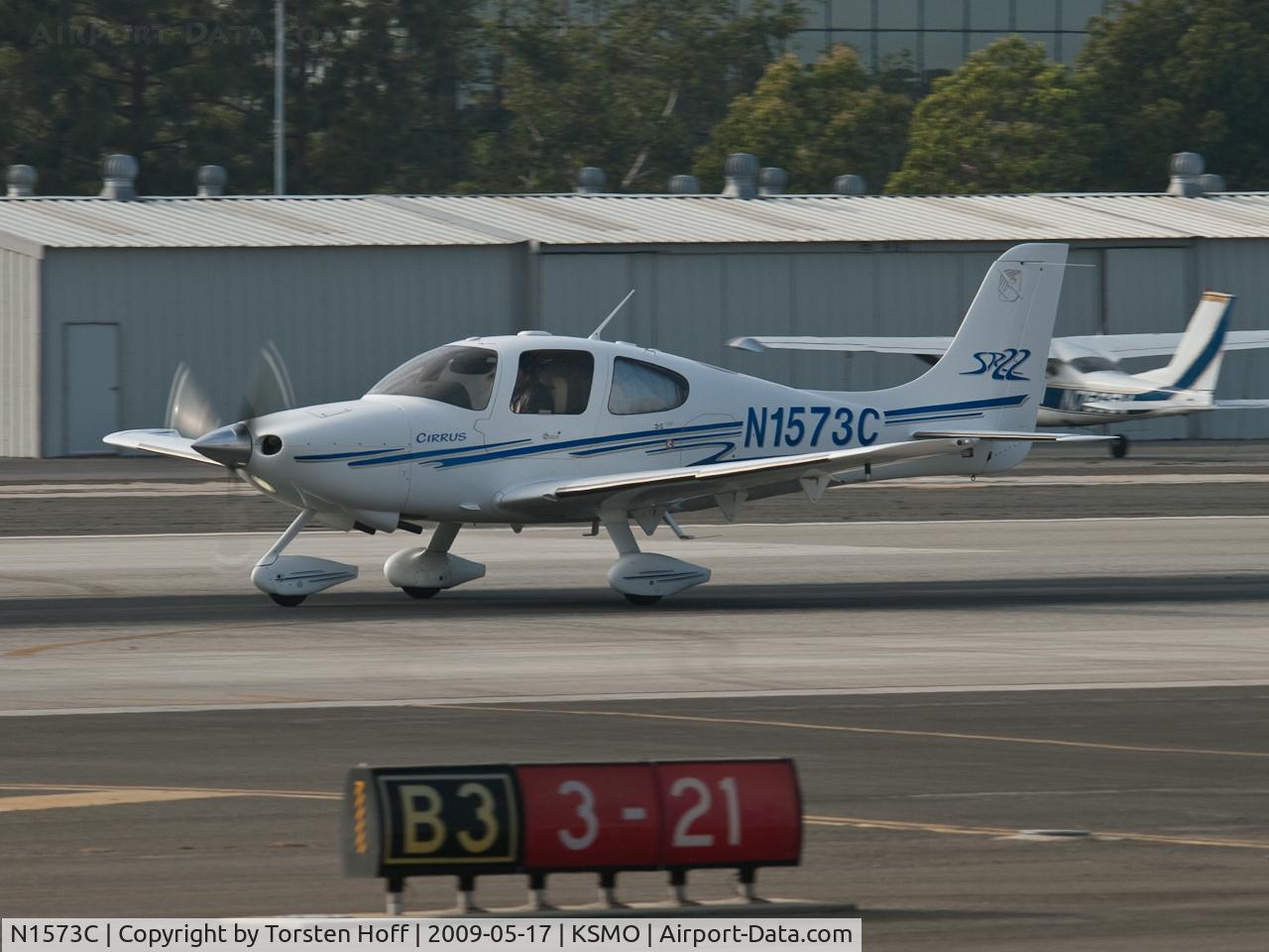 N1573C, 2003 Cirrus SR22 C/N 0582, N1573C departing from RWY 21