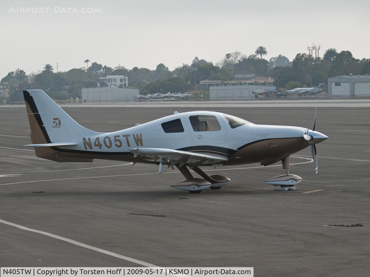 N405TW, 2008 Cessna LC41-550FG C/N 411105, N405TW parked on the tarmac at KSMO