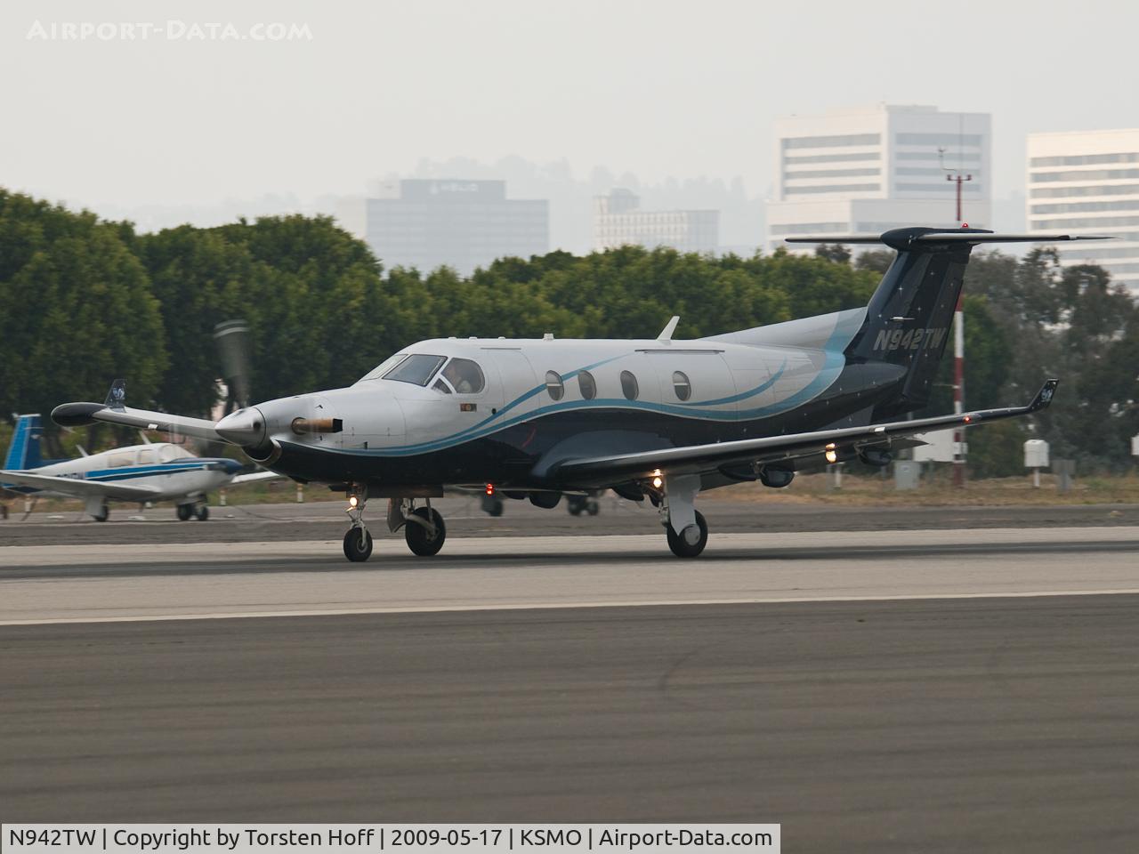 N942TW, 2005 Pilatus PC-12/45 C/N 636, N942TW departing from RWY 21