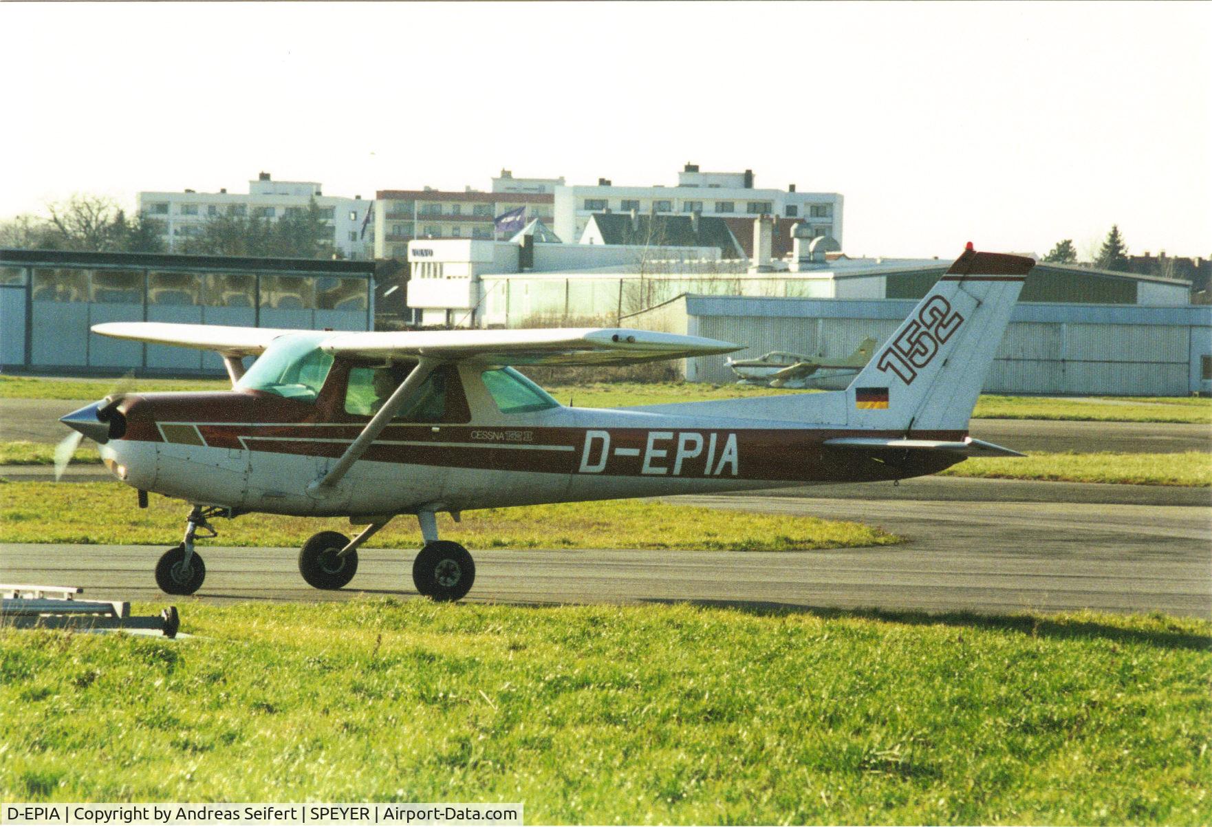 D-EPIA, Cessna 152 II C/N 15280580, Speyer 2001