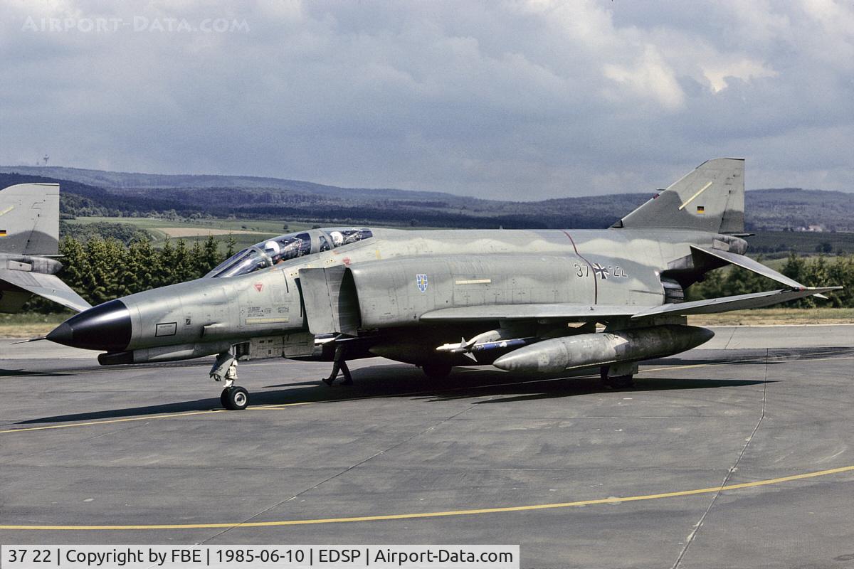37 22, 1972 McDonnell Douglas F-4F Phantom II C/N 4401, last chance inspection prior a mission from Luftwaffe Fliegerhorst Pferdsfeld