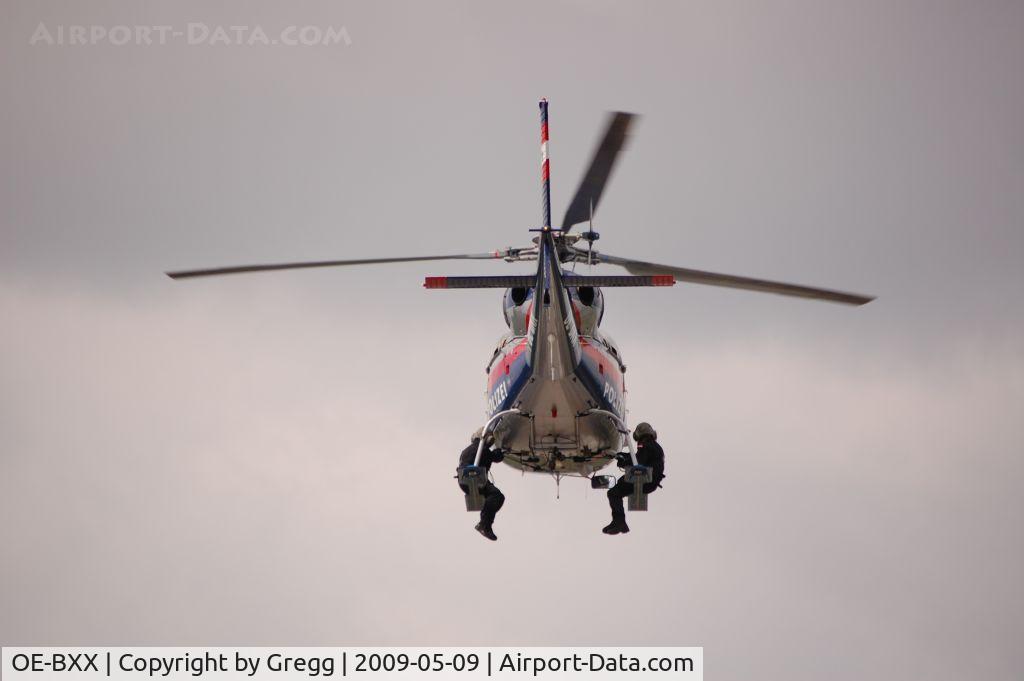 OE-BXX, Eurocopter AS-355N Ecureuil 2 C/N 5558, OE-BXX carrying an Austrian SWAT Team