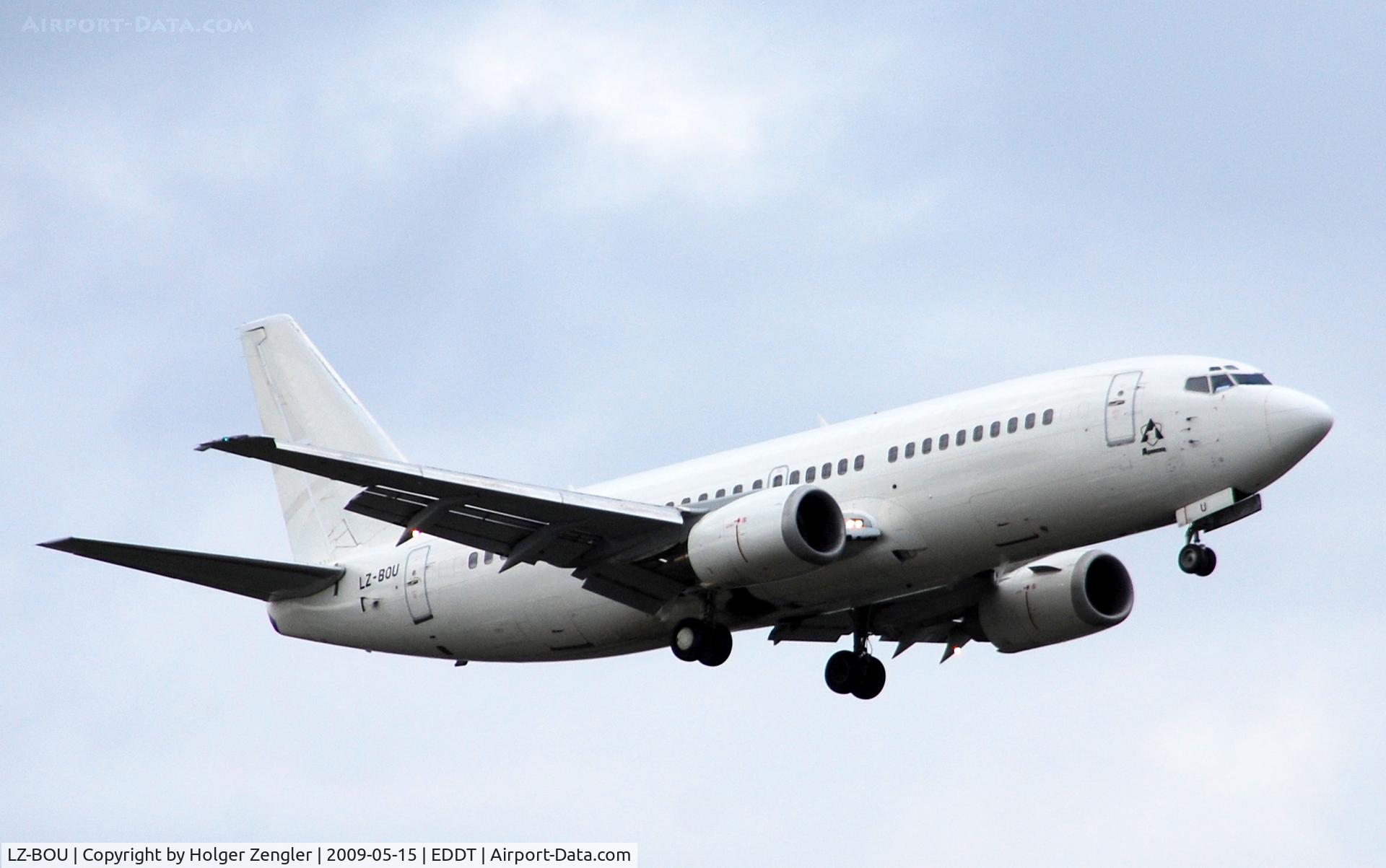 LZ-BOU, 1987 Boeing 737-3L9 C/N 23717/1365, From Sofia is coming ex N231DN, ex D-AGEH, ex G-EURR, ex OY-MMM.