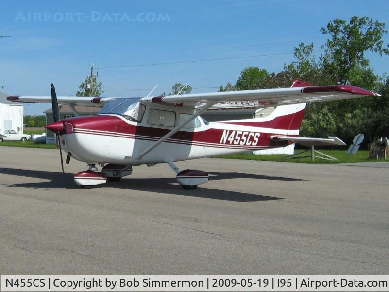 N455CS, 1976 Cessna 172N C/N 17268455, On the ramp at Kenton, Ohio