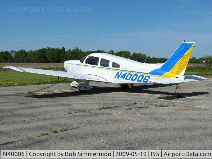 N40006, 1977 Piper PA-28-161 C/N 28-7716314, On the ramp at Kenton, Ohio