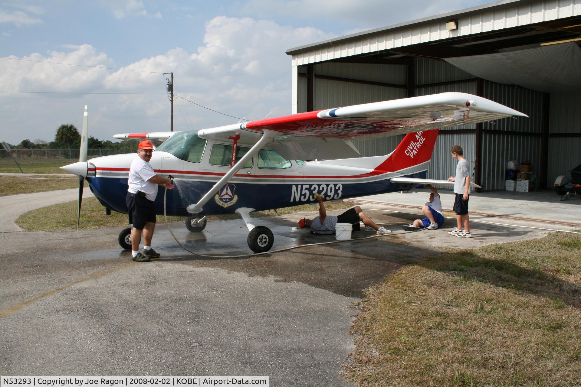 N53293, 1981 Cessna 172P C/N 17274716, Keeping it clean