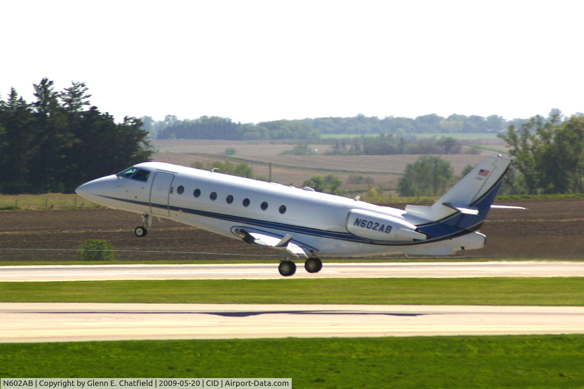 N602AB, 2001 Israel Aircraft Industries Gulfstream 200 C/N 048, Departing Runway 13