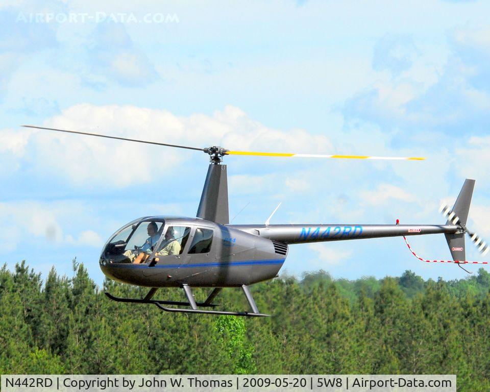N442RD, 2004 Robinson R44 II C/N 10237, Lifting off runway 4