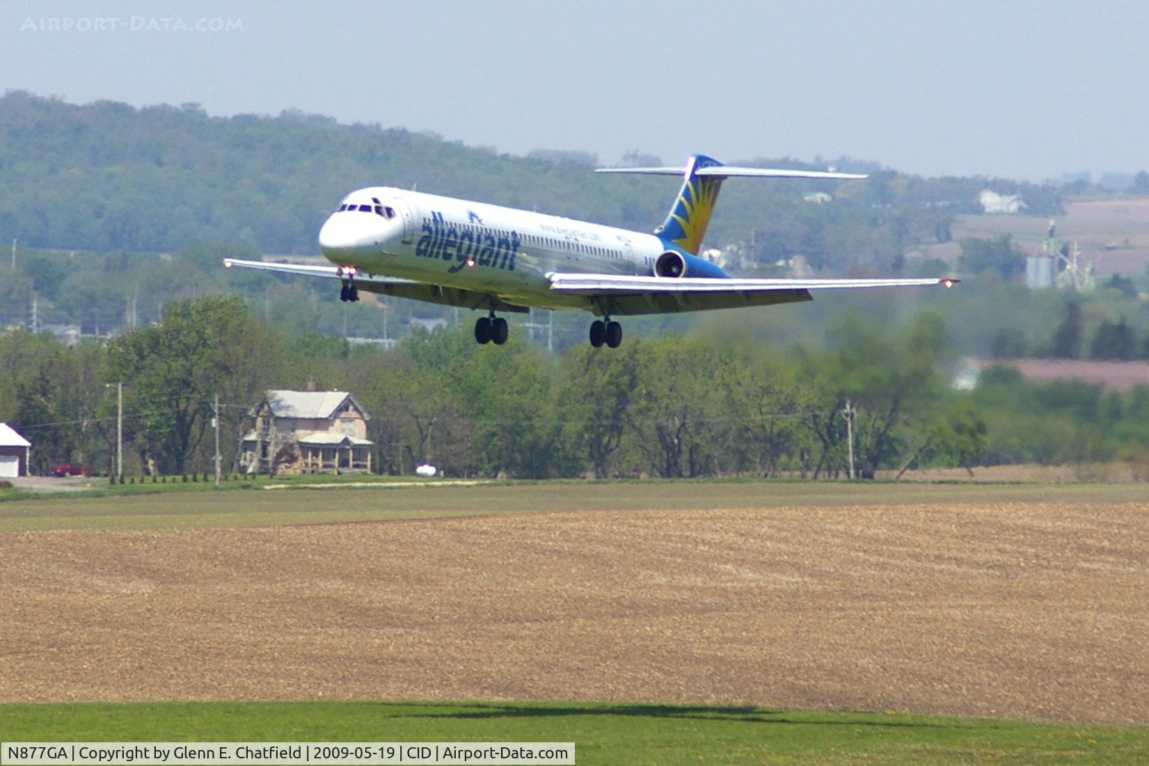 N877GA, 1994 McDonnell Douglas MD-83 (DC-9-83) C/N 53467, Arriving Runway 13