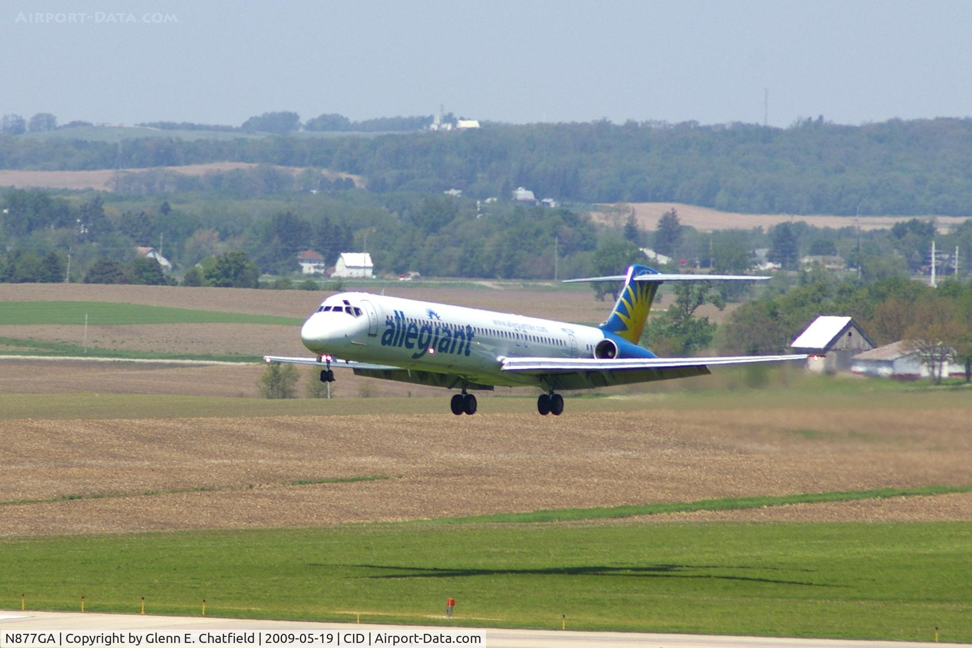 N877GA, 1994 McDonnell Douglas MD-83 (DC-9-83) C/N 53467, Arriving Runway 13