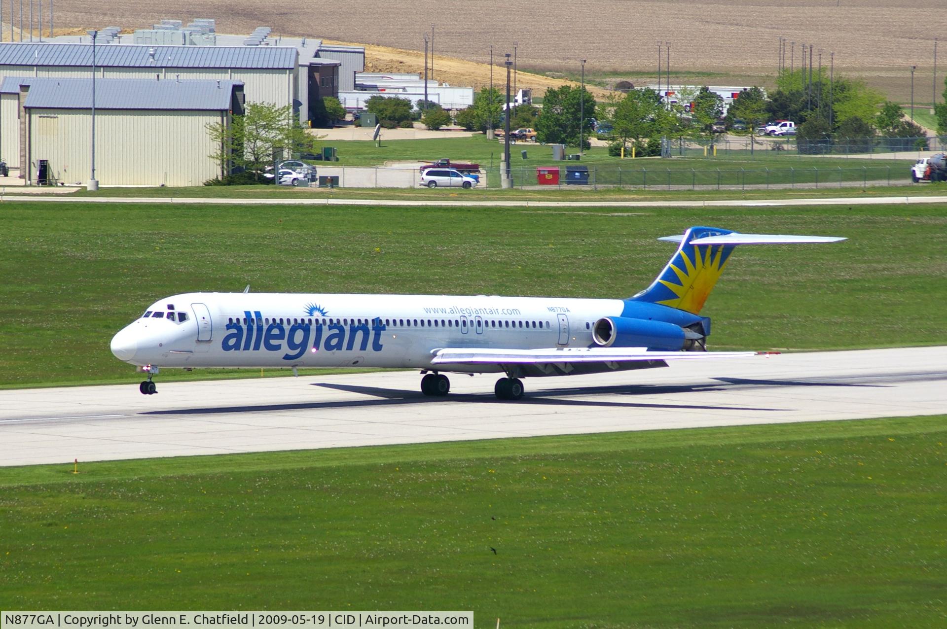 N877GA, 1994 McDonnell Douglas MD-83 (DC-9-83) C/N 53467, Arriving Runway 13