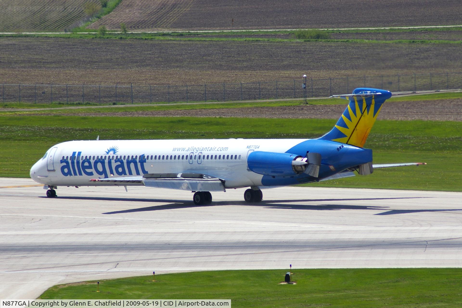 N877GA, 1994 McDonnell Douglas MD-83 (DC-9-83) C/N 53467, Arriving Runway 13