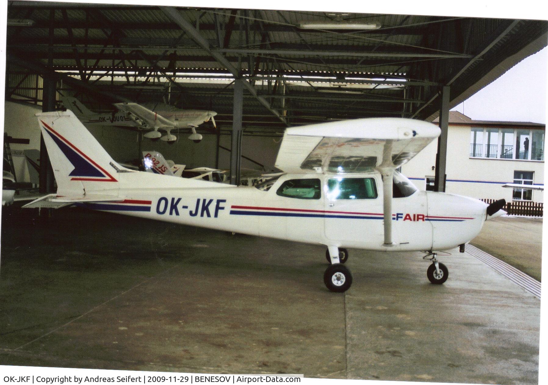 OK-JKF, Cessna 172N C/N 172-71045, Benesov CSSR 29.11.2009