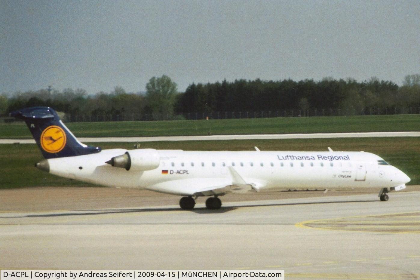 D-ACPL, 2002 Canadair CRJ-701ER (CL-600-2C10) Regional Jet C/N 10076, München Flughafen 15.4.2009