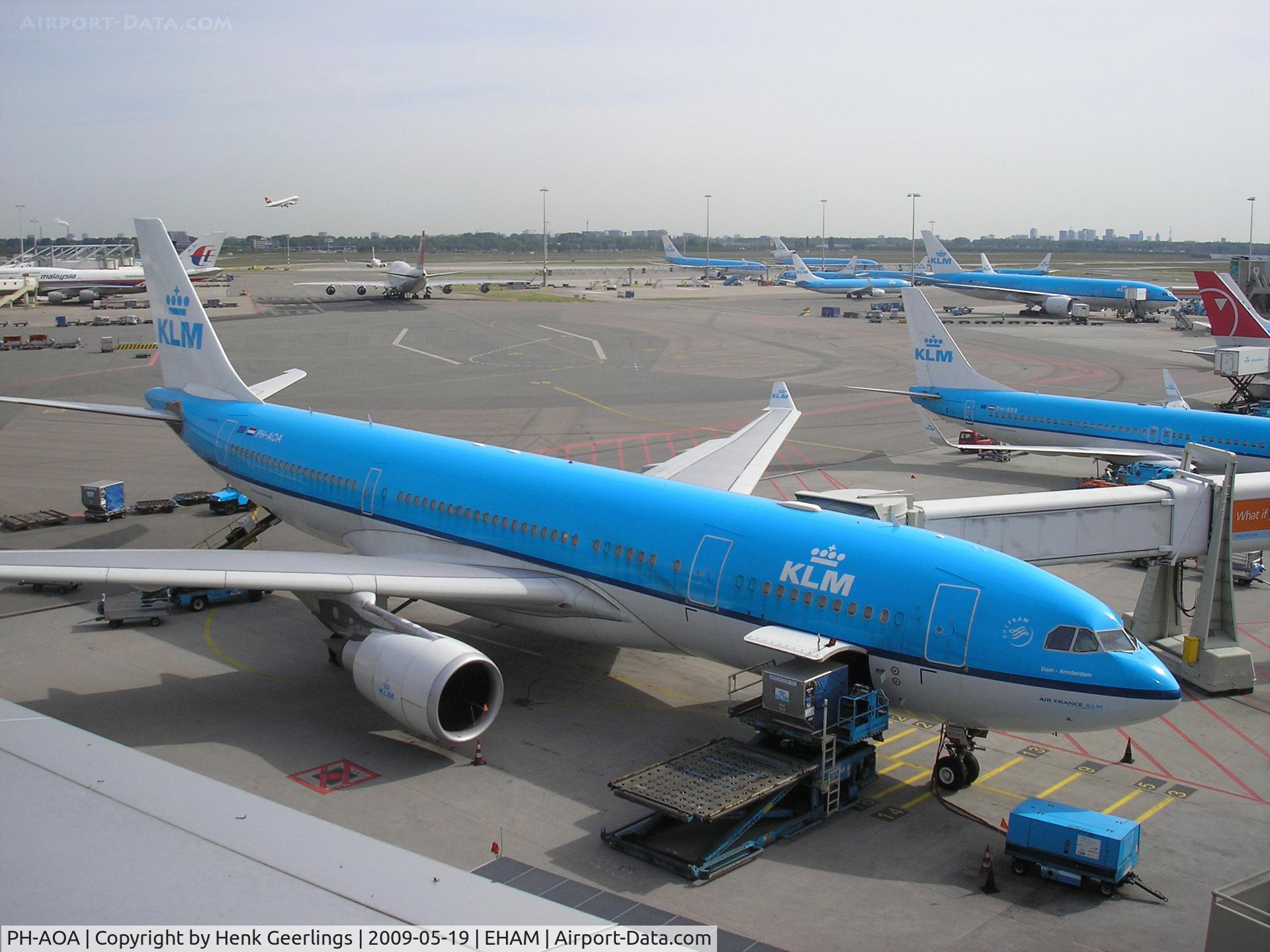 PH-AOA, 2005 Airbus A330-203 C/N 682, Schiphol , photo taken from Panorama deck.