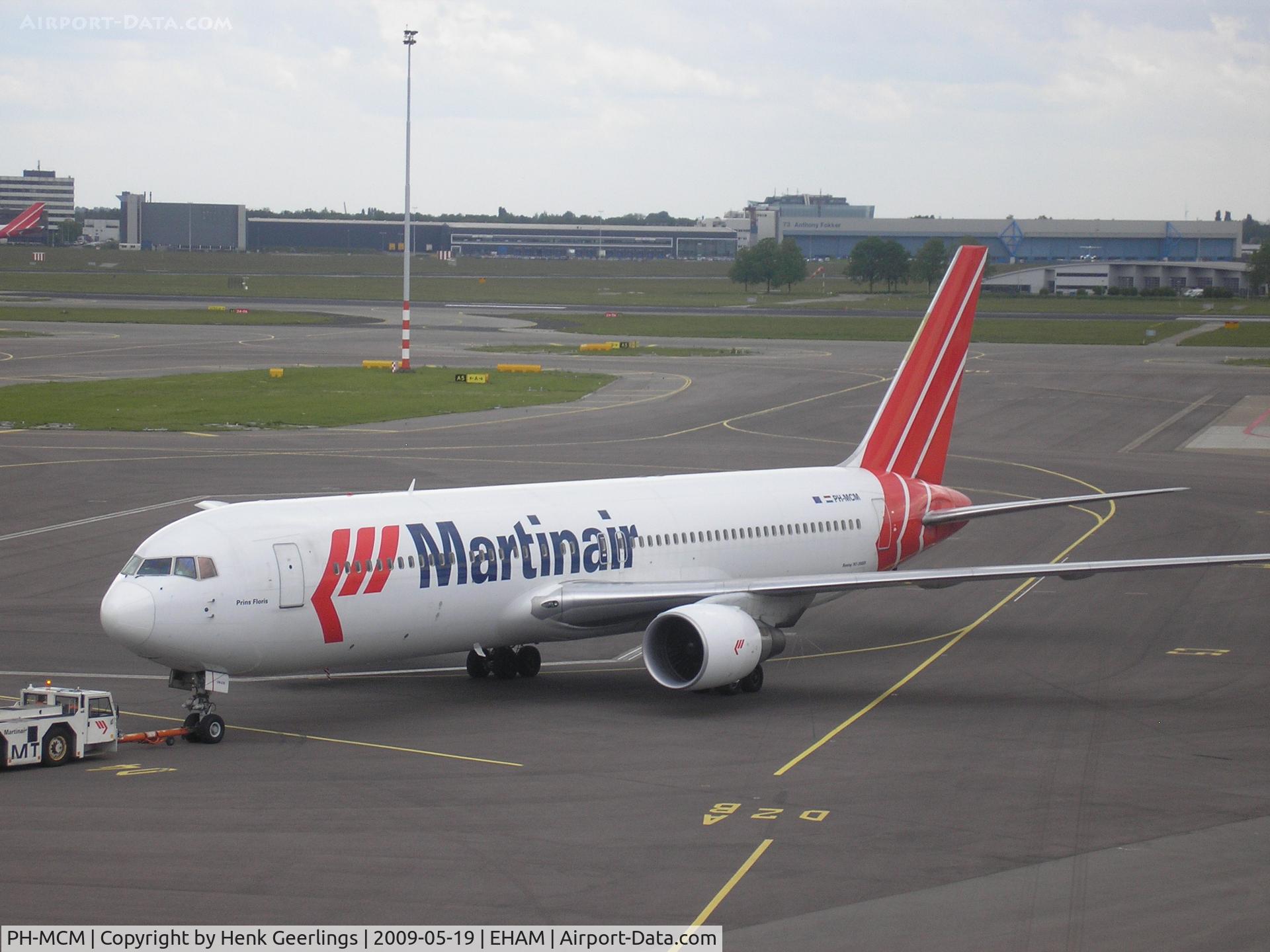 PH-MCM, 1992 Boeing 767-31A/ER C/N 26470, Schiphol , push back Martinair