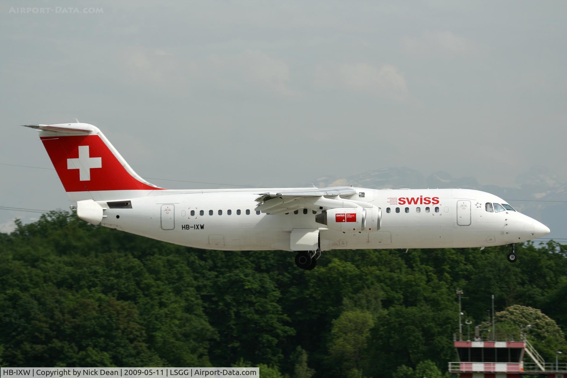 HB-IXW, 1995 British Aerospace Avro 146-RJ100 C/N E3272, LSGG