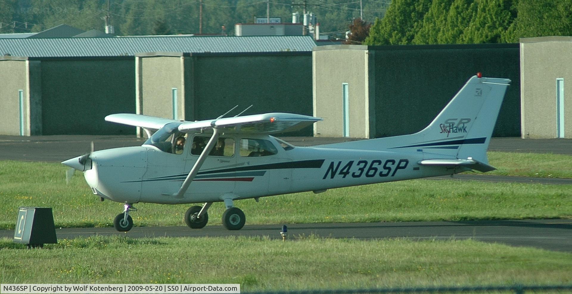 N436SP, 2001 Cessna 172S C/N 172S8769, rolling to the active