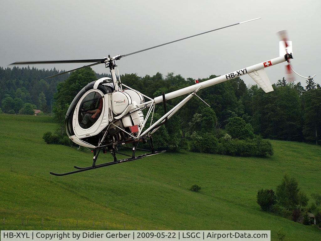 HB-XYL, 1993 Schweizer 269C C/N S-1648, Take-off LSGC in the rain