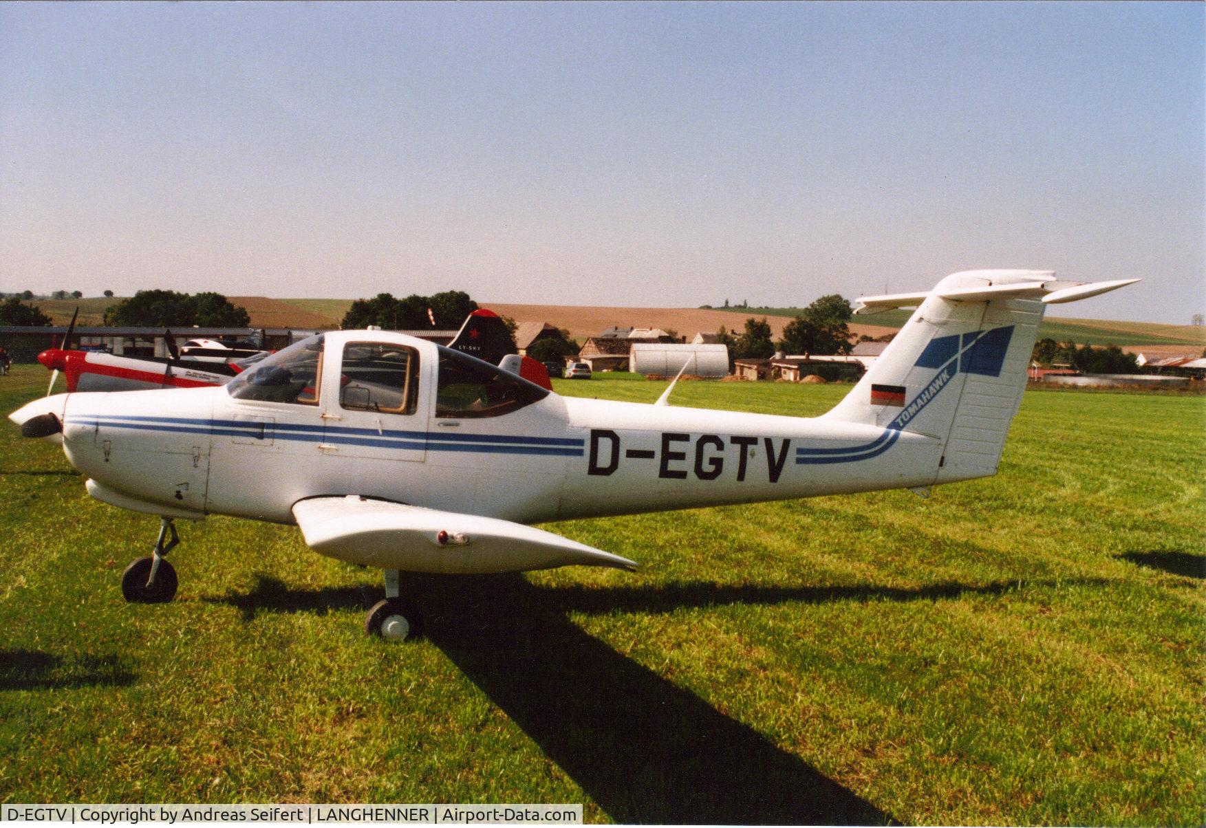 D-EGTV, Piper PA.38-112 Tomahawk C/N 38-78A0545, Langhennersdorf 2000