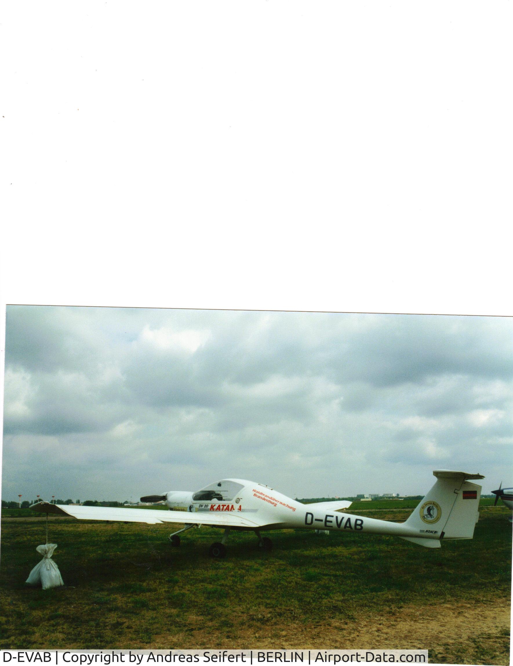 D-EVAB, HOAC DV-20 Katana C/N 20025, Berlin ILA 2000