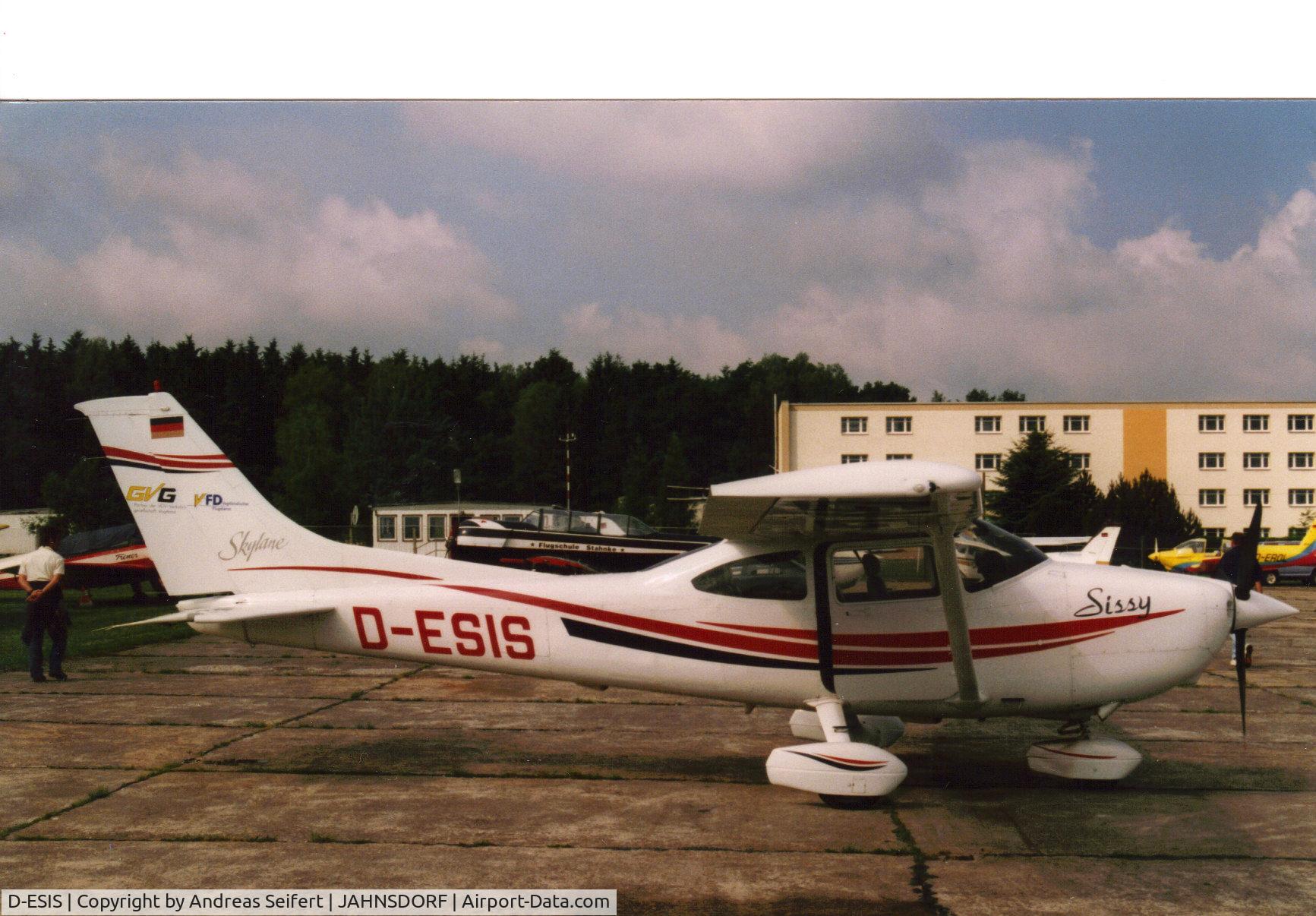 D-ESIS, Cessna 182S Skylane C/N 182-80486, Jahnsdorf 2000