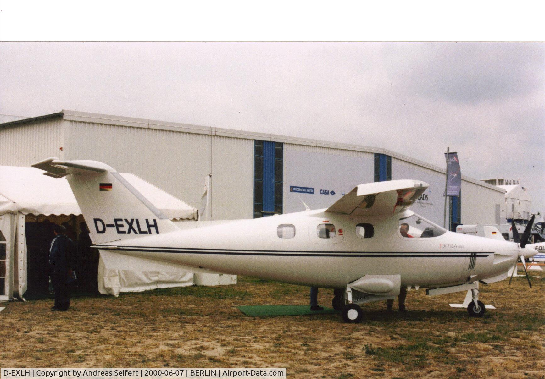 D-EXLH, 2000 Extra EA-400 C/N 06, Berlin ILA 7.6.2000