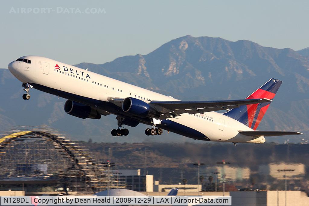 N128DL, 1988 Boeing 767-332 C/N 24078, Delta Air Lines N128DL (FLT DAL936) climbing out from RWY 25R enroute to Hartsfield-Jackson Atlanta Int'l (KATL).