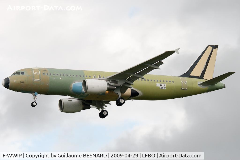 F-WWIP, 2009 Airbus A320-216 C/N 3882, Landing 32L