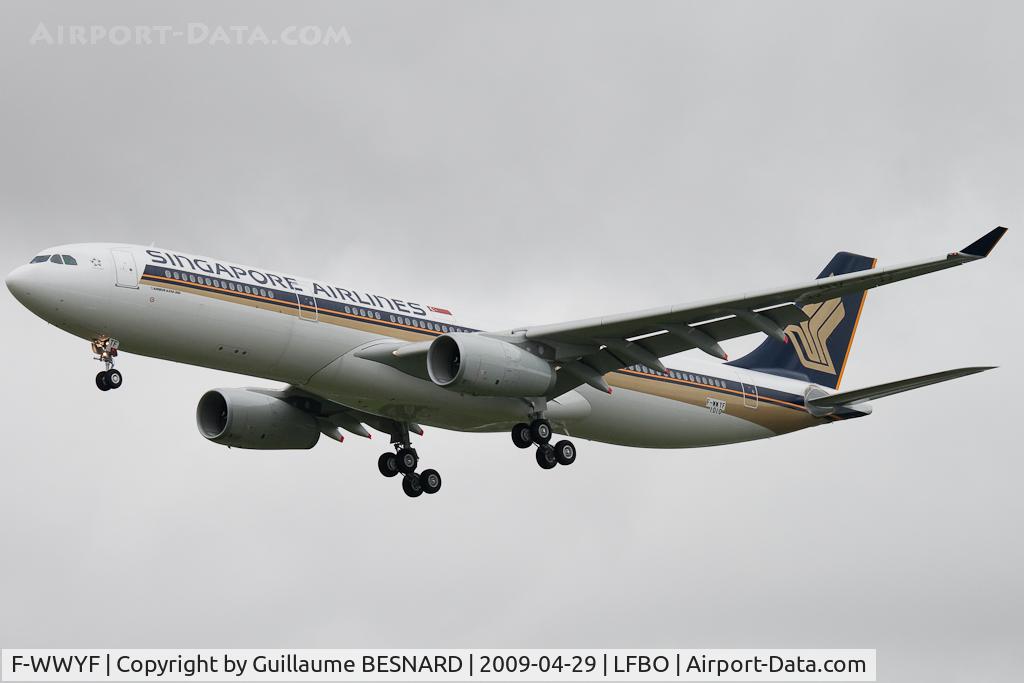 F-WWYF, 2009 Airbus A330-343E C/N 1010, Landing 32L