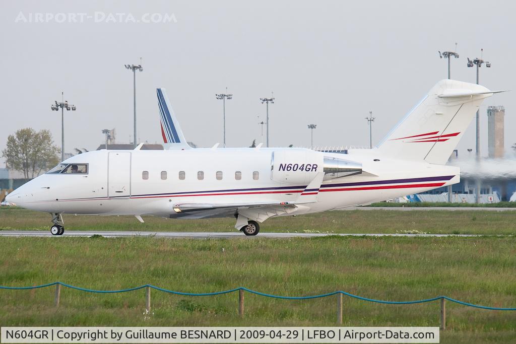 N604GR, 2001 Bombardier Challenger (CL-600-2B16) C/N 5478, Take off 32R