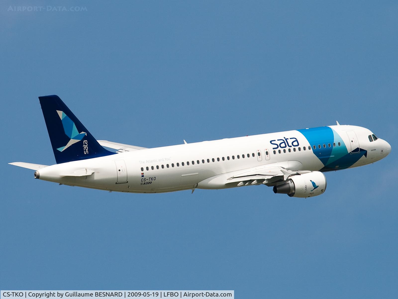 CS-TKO, 2009 Airbus A320-214 C/N 3891, SATA new colour scheme.
