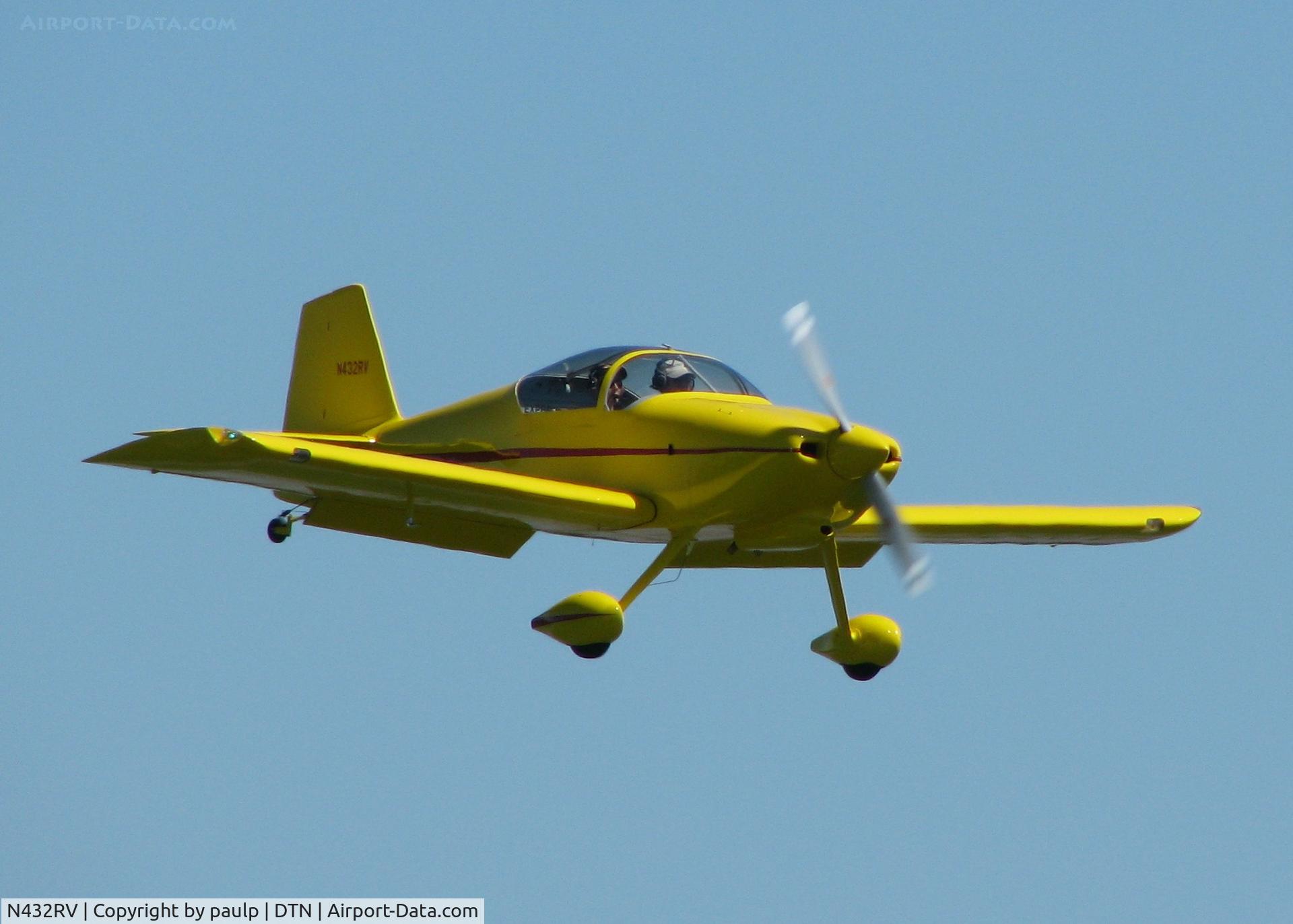 N432RV, Vans RV-6 C/N 60269, Landing on 14 at Downtown Shreveport.
