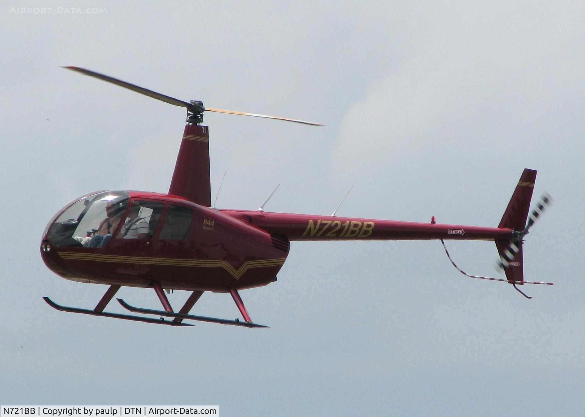 N721BB, Robinson R44 II C/N 12593, Landing at the Shreveport Downtown airport.