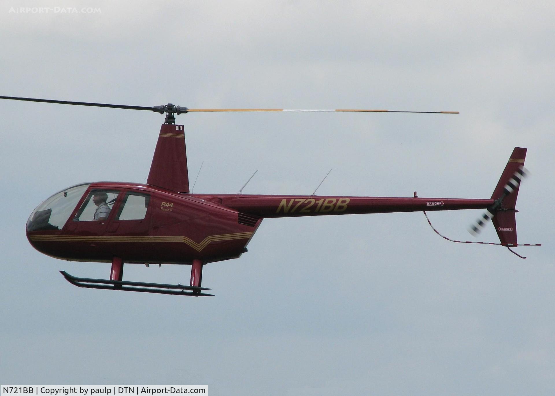 N721BB, Robinson R44 II C/N 12593, Landing at Downtown Shreveport.