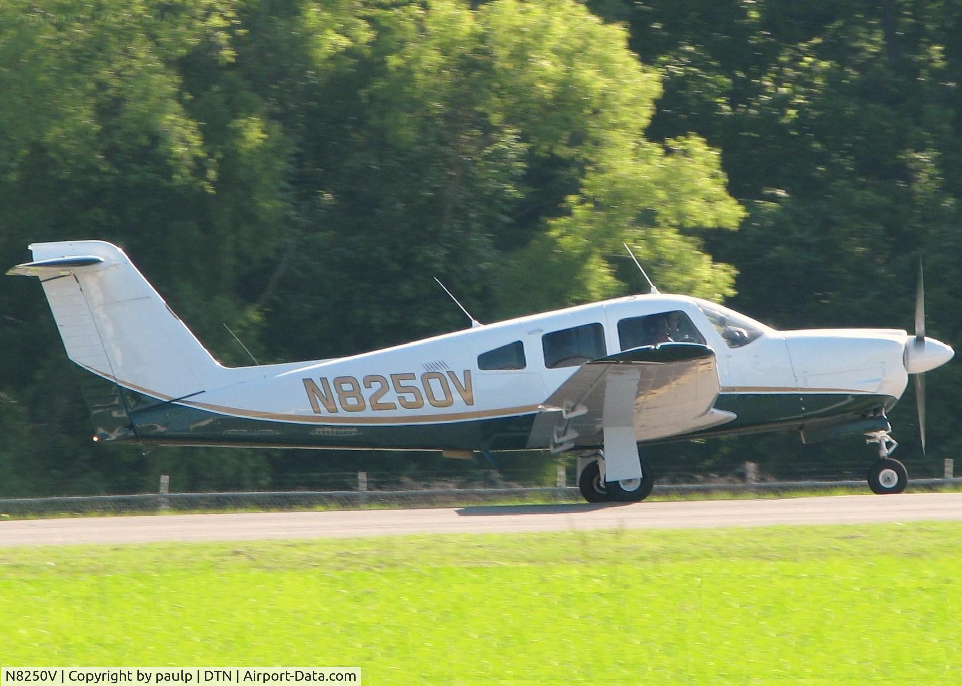 N8250V, 1980 Piper PA-28RT-201 Arrow IV C/N 28R-8018099, Rolling for take off from Downtown Shreveport.