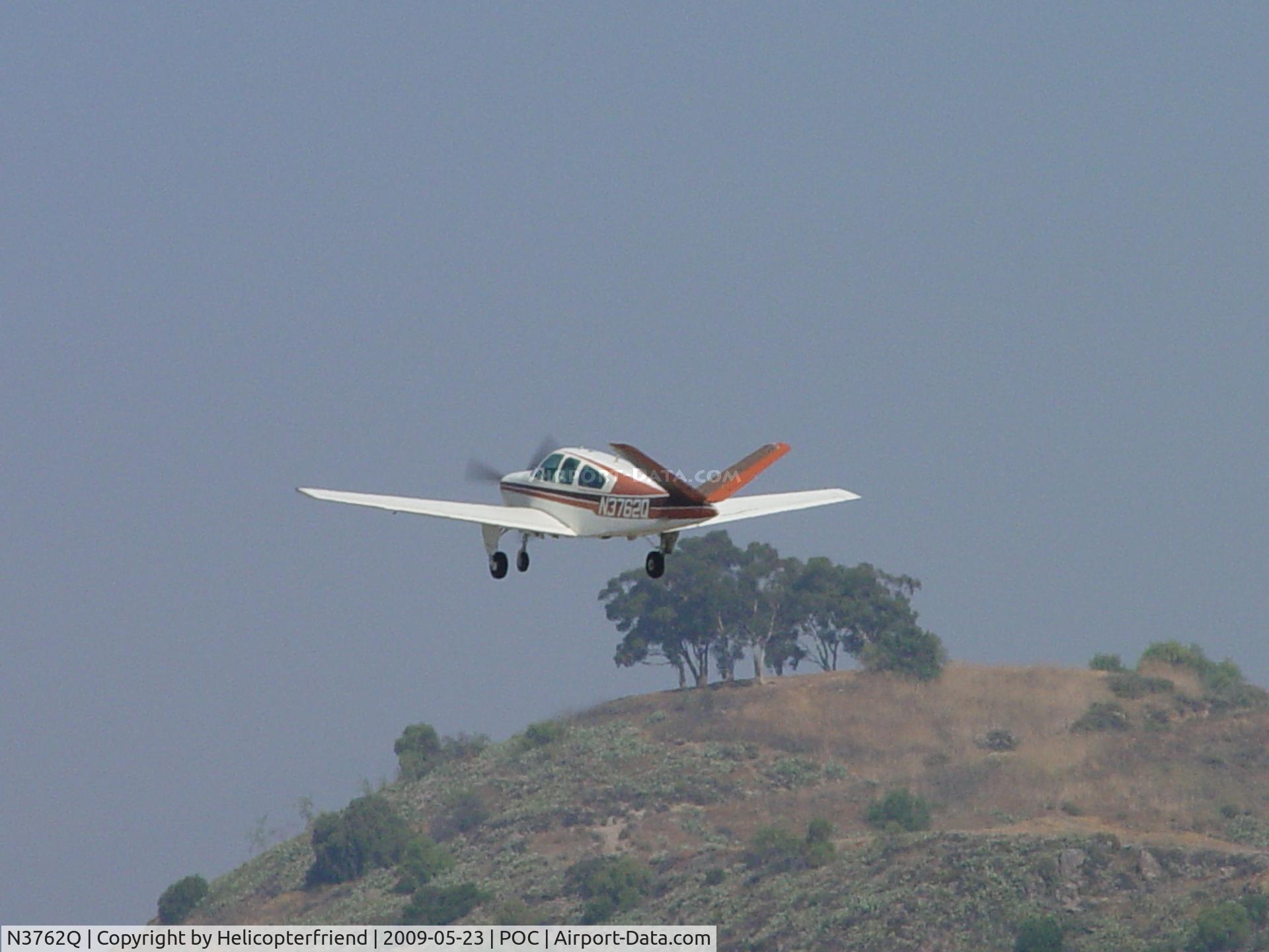 N3762Q, 1967 Beech V35 Bonanza C/N D-8398, Taking off from 26L