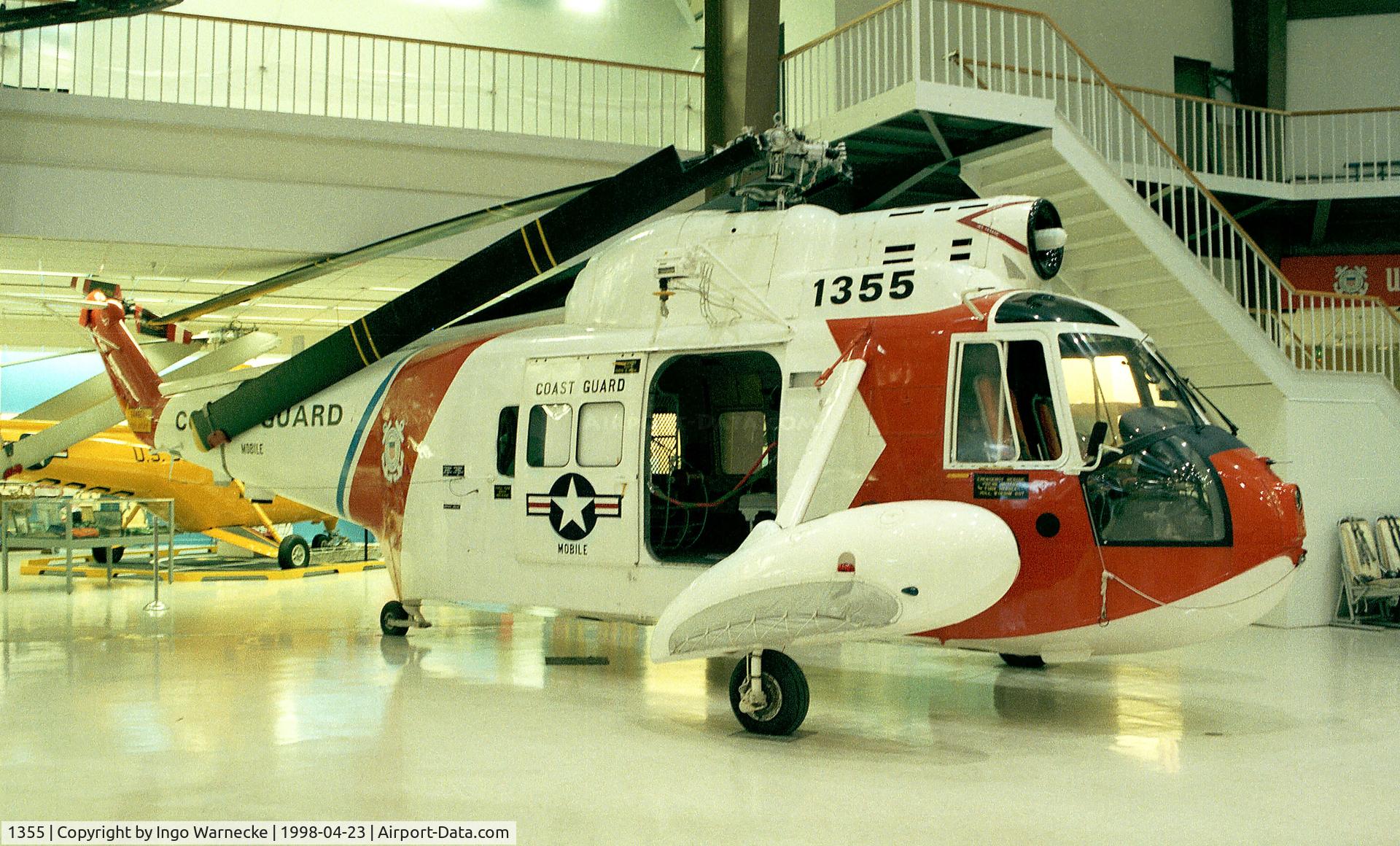1355, Sikorsky HH-52A Sea Guard C/N 62.024, Sikorsky HH-52A Sea Guardian at the Museum of Naval Aviation, Pensacola FL
