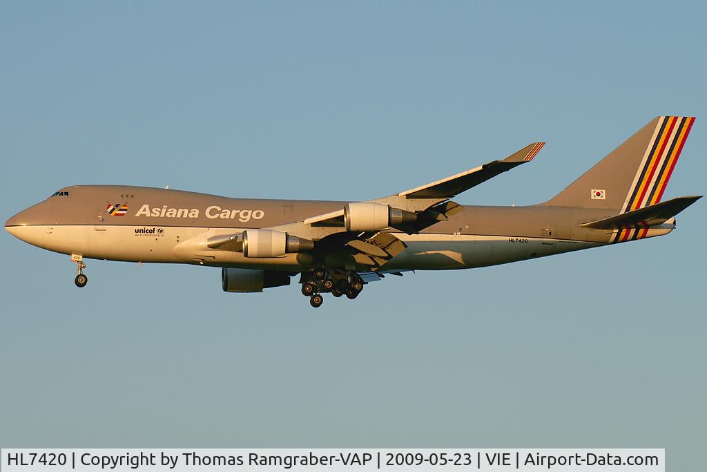 HL7420, 1995 Boeing 747-48EF (SCD) C/N 25783, Asiana Airlines Boeing 747-400