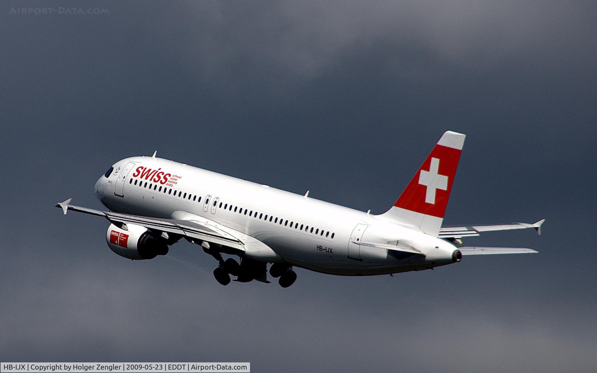 HB-IJX, 2002 Airbus A320-214 C/N 1762, A320-214 (cn. 2158, ex TC-JLF) is leaving TXL with destination Zurich