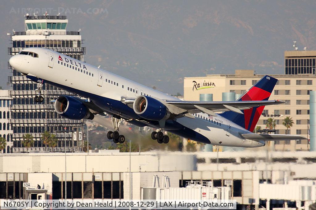 N6705Y, 2000 Boeing 757-232 C/N 30397, Delta Air Lines N6705Y (FLT DAL610) climbing out from RWY 25R enroute to John F Kennedy Int'l (KJFK).